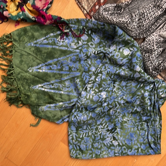 1️⃣1️⃣Lot of 11 Random Scarves/Wraps/Shawls Varying Materials/Brands/Colors/Size - Picture 13 of 17